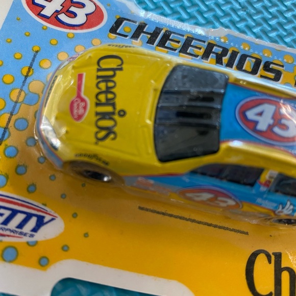 2003 Nascar Cheerios Racing Promo Car #43 Petty Enterprises - Picture 6 of 7
